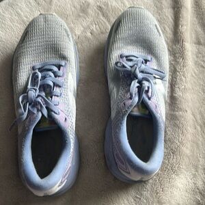 Brooks tennis shoe light purpleish gray size 7